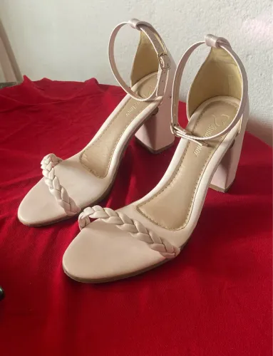 Sandália salto bloco rosa bebê