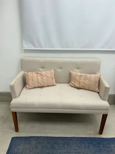 Sofá rosa linho pequeno
