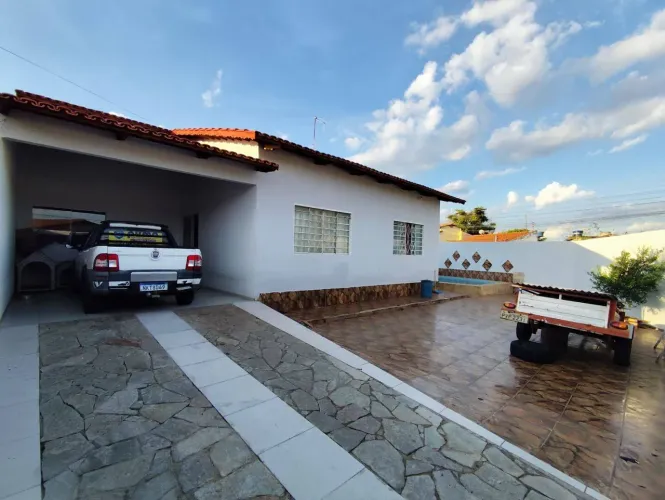 Casa com 3 dormitórios à venda, 101 m² por R$ 490.000,00 - Setor Garavelo - Aparecida de G