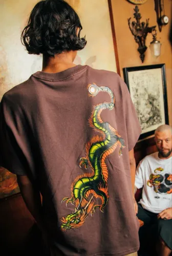 Camisa High Company x PACE estampa de dragão