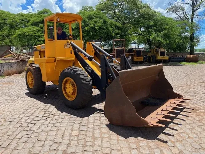 Vende-se Pá Carregadeira Michigan 55C ano: 1990