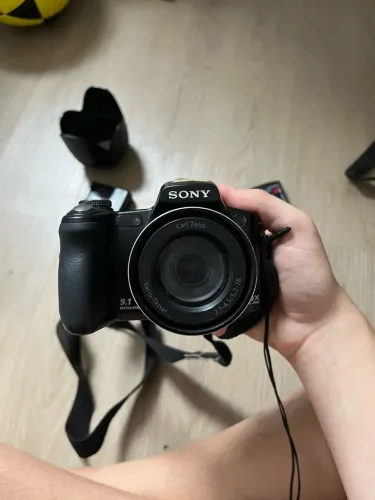 Sony Cyber-shot DSC-H50 9.1 MP + Acessórios | Necessita de Reparo
