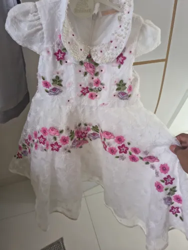 Vestido renda com bordado