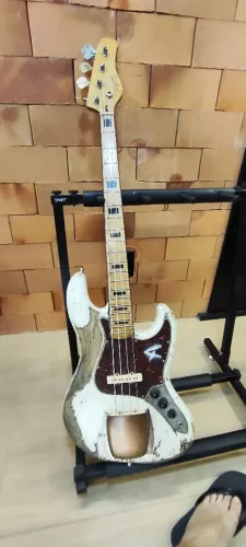 Baixo Tagima TJB4 Relic caps Dimarzio dp149cr