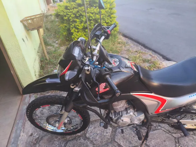 Vendo Bros esdd ano 2015 único dono