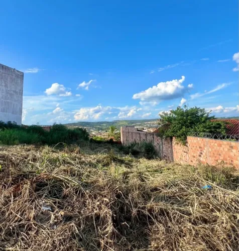 Vendo lote , 353m2 , localizado na rua Oiapoque, bairro Providência em Pará de Minas
