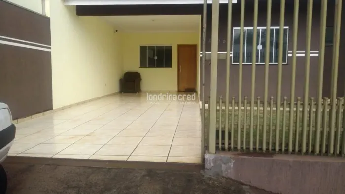 Casa à Venda em Conjunto Habitacional Requião, Maringá - PR