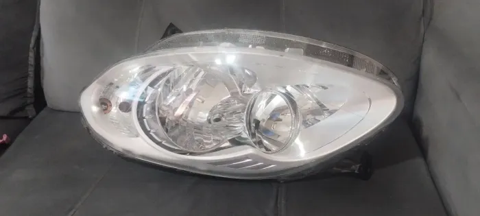 Farol Esquerdo do Palio Attractive 2016