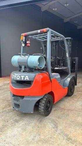 Empilhadeira Toyota 2500 kg 2019 TRIPLEX