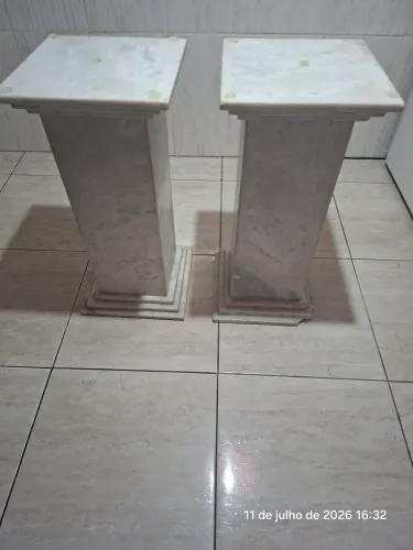 Bases de mármore usado