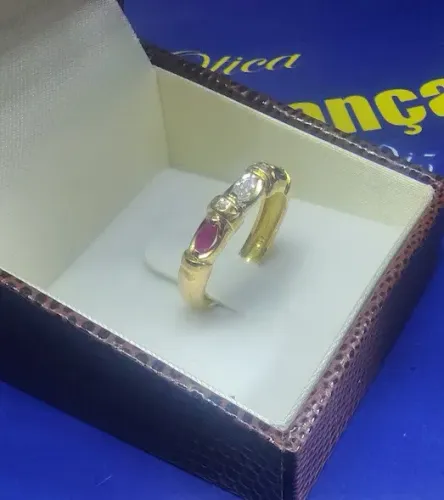 Anel Pedras Safiras 4x2 mm Peso 1.73 Gramas Topo 4 mm Ouro 18 Kilates