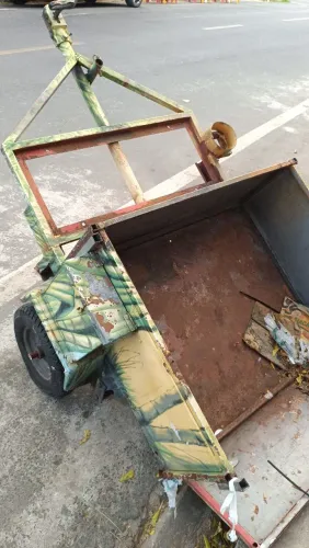 Vende se churrasqueira,reboque e freezer vertical 