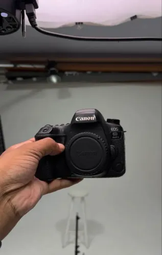 Canon 6D Mark 2