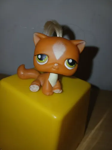 Bonequinho Littlest pet shop miniatura