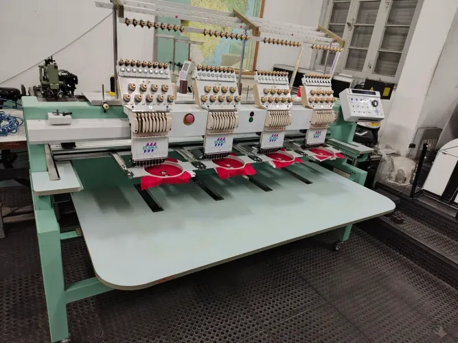 Máquina de bordar Tajima 