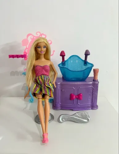 Boneca Barbie Cabeleireira Lavatório