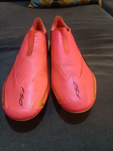 Chuteira Adidas FG Hyperfast league copa do mundo tamanho 42 mas serve legal para pes 41