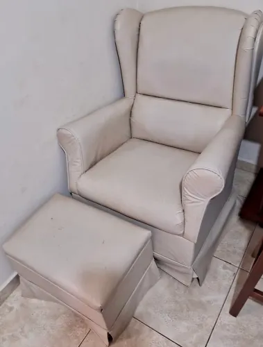 Poltrona amamentação com Puff 