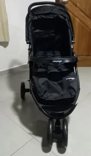 Carrinho de passeio para bebê (até 15kg) Preto - Voyage