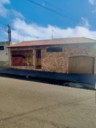 CASA NA BELA VISTA COM 02 DORMITÓRIOS + EDÍCULA COMPLETA