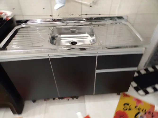 Balcão para pia preto com inox concretado