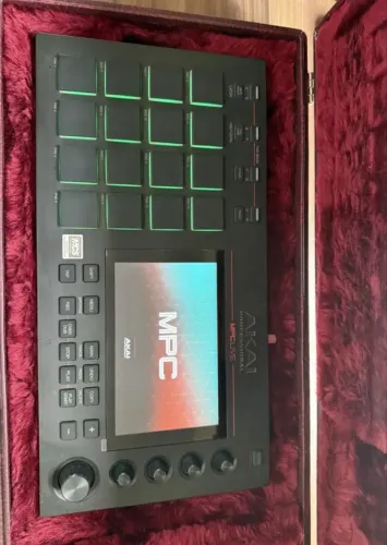 MPC LIVE com case