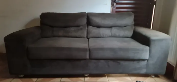 Vendo: sofá três lugares 