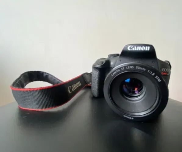 Câmera Canon T7 Rebel 