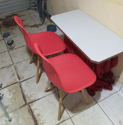 MESA PARA COZINHA DOBRÁVEL COM 2 CADEIRAS PÉ DE PALITO 