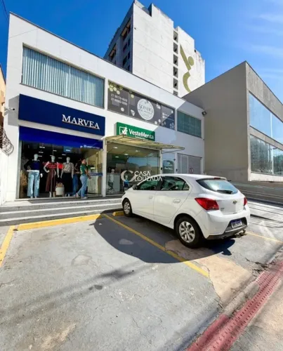 Aluga-se espaço de 65m² na Praia da Costa!