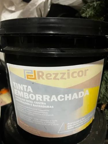 Tinta emborrachada para parede e rachaduras teto