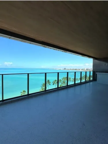 UM ÍCONE DO ALTO LUXO À BEIRA-MAR DE MACEIÓ