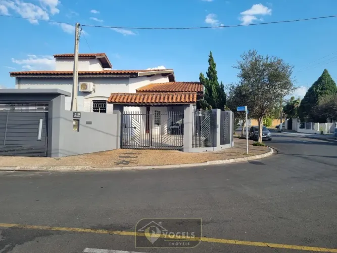 CASA À VENDA EM HOLAMBRA/SP COM 4 DORMITÓRIOS, PISCINA E 4 SALAS COMERCIAIS PARA RENDA