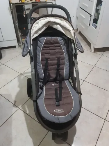 Vende se Carrinho de bebê marca Graco