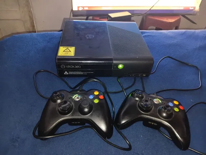 Xbox 360 desbloqueado + 2 controles