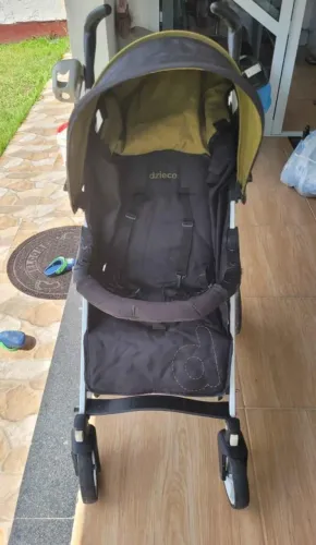 Carrinho com bebê conforto Dzieco em bom estado fecha guarda chuva