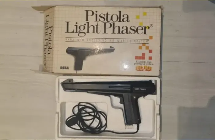 Master System Acessório De Época Light Phaser com Berço e Caixa Original