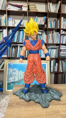 Estátua do Goku Super Saiyajin