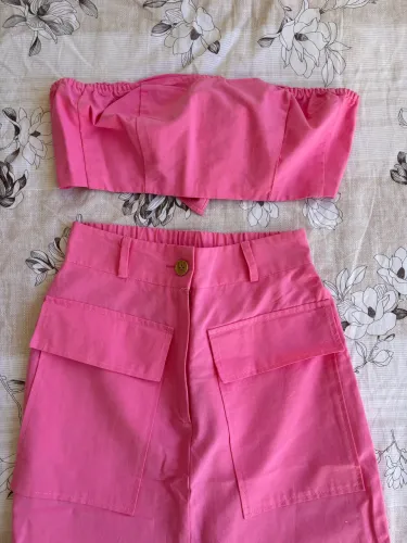 Conjunto rosa saia mide e top sem bojo