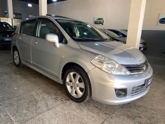 Nissan Tiida SL 1.8/1.8 Flex 16V Aut. 2013