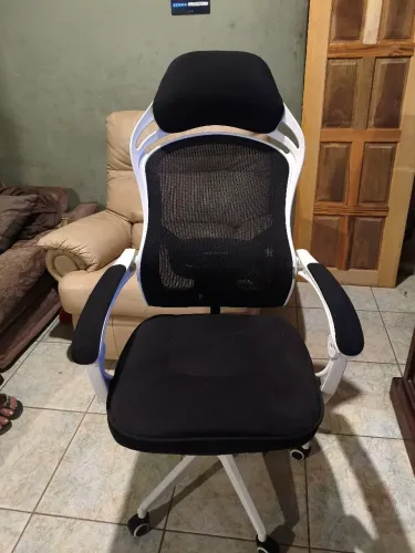 Cadeira muito confortável e conservada por 230 reais
