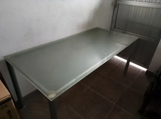 Mesa de escritório Tok stok.
