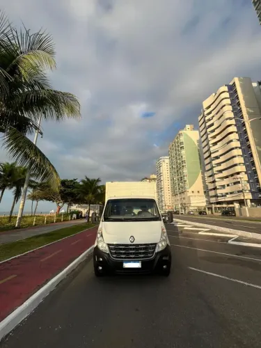 Vendo Renault Master baú 3,5m.