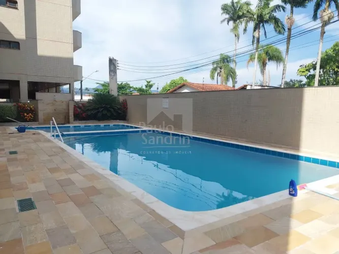 Apartamento lado praia a 400 metros do mar, com 3 quartos (sendo 1 suíte), possui piscina