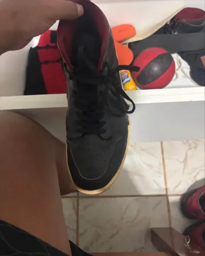 Tênis Air Jordan 1 Mid Preto/Vermelho - Tamanho 42