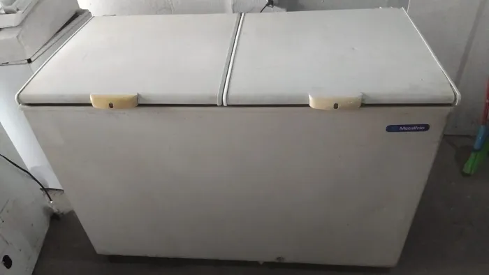 Vendo freezer horizontal funcionando tudo 