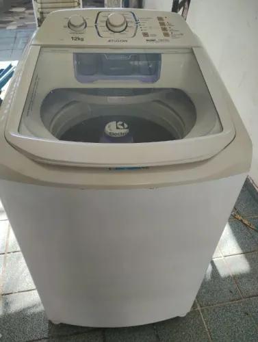 Máquina de lavar roupa Eletrolux 12kg ?