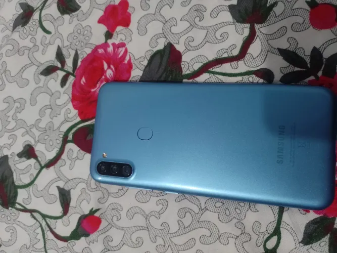 Celular danificado, venda de peças 