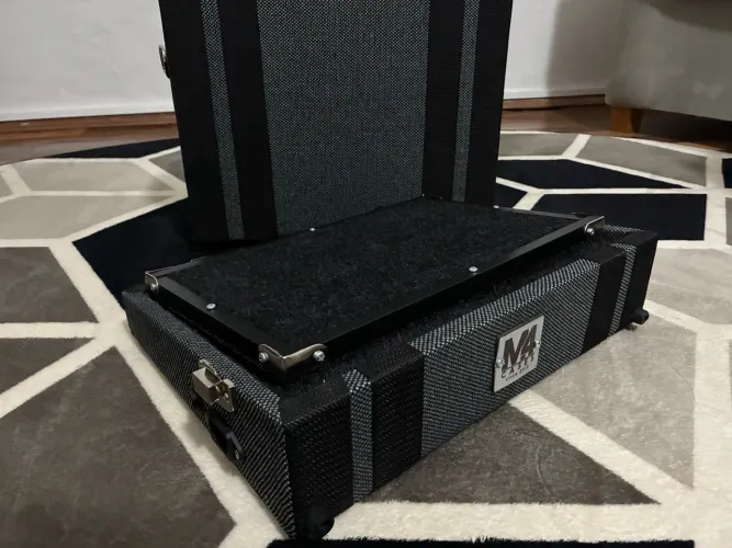 Pedalboard M4 Cases - NOVO! 33x22 com tomada auxiliar! Pedais de Guitarra, Baixo!