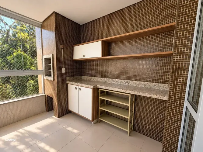 APARTAMENTO 101M - 3Q SENDO 1 SUÍTE - 3 VAGAS DE GARAGEM - COQUEIROS - FLORIANÓPOLIS